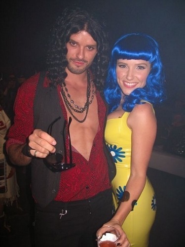  Austin Nichols & Sofia куст, буш as Katy Perry & Russell Brand at Maroon 5 Хэллоуин 2010 Bash.