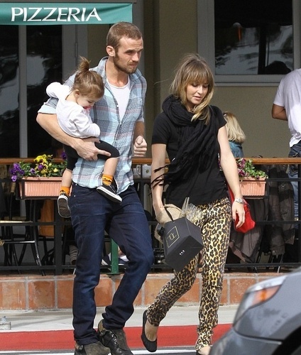  Cam Gigandet and his family 25/10/10
