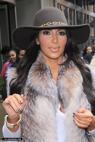  Kim out and about in New York, later spotted with Kourtney 10/29/10
