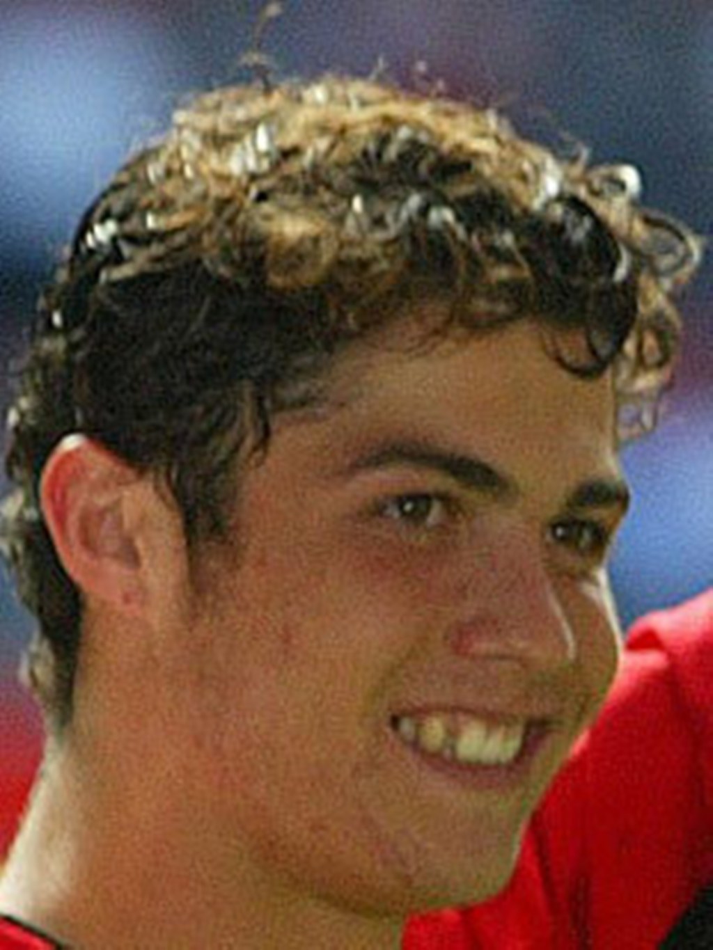 http://images4.fanpop.com/image/photos/16600000/Ronaldo-with-wavy-hair-cristiano-ronaldo-16690556-1024-1365.jpg