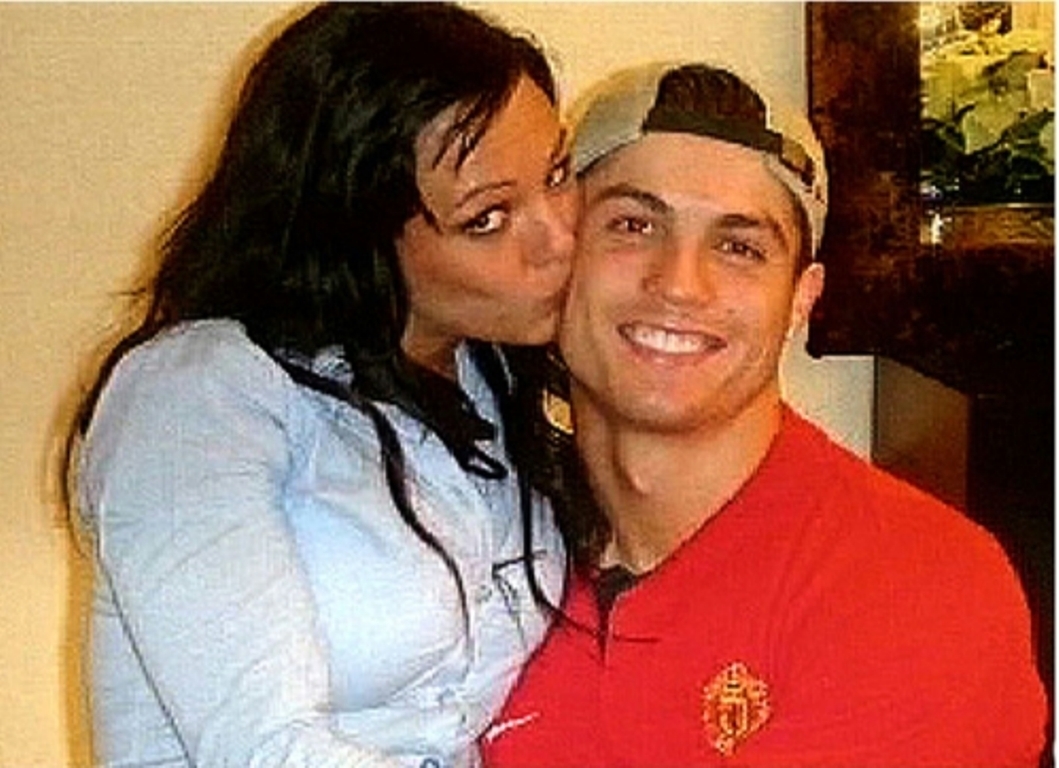 kiss ronaldo - Cristiano Ronaldo Photo (16691088) - Fanpop1059 x 768