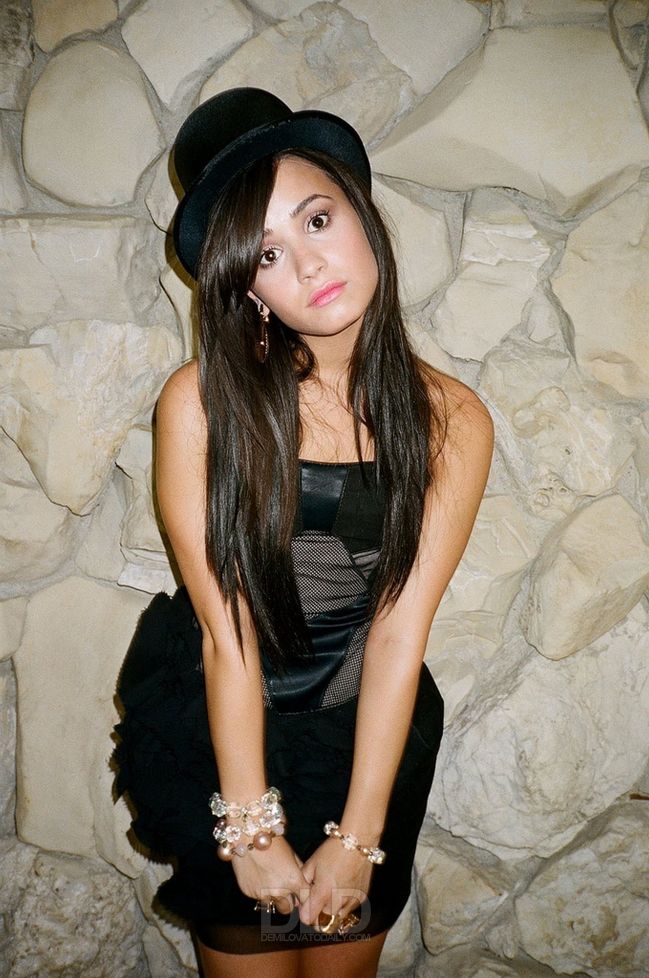 Demi Lovato - A Barrett 2009 for WWD magazine photoshoot - Anichu90 Photo (16795063 ...1328 x 2000