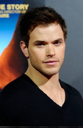 Kellan Lutz at the premiere of "127 hours" (3.11.10)