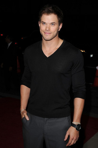Kellan @ Premiere Of Fox Searchlight Pictures' "127 Hours" 
