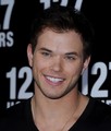Kellan @ Premiere Of Fox Searchlight Pictures' "127 Hours" - twilight-series photo