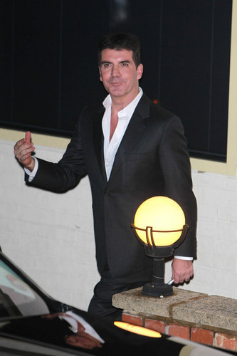  Simon Cowell Leaves Scott's Restaurant in London