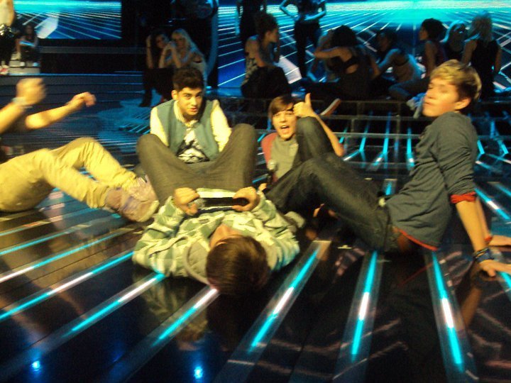 1 Direction Chilling In The House :) x - One Direction 