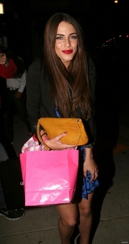  2010-11-08 Jessica Lowndes leaving Red O restaurant