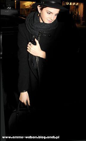  Emma Leaving the Claridge's Hotel in London., 09.11.2010