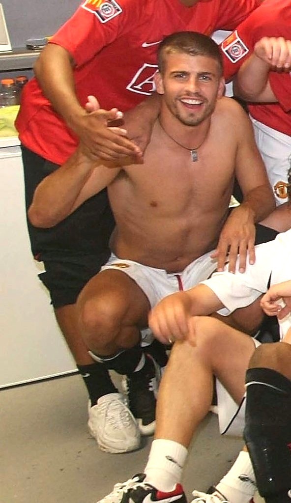 Photo of Gerald Piqué naked and sexy for fans of Gerard Piqué. 