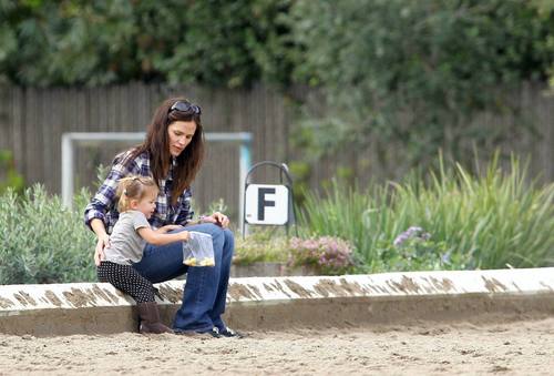  Jen and Seraphina visits the horses!