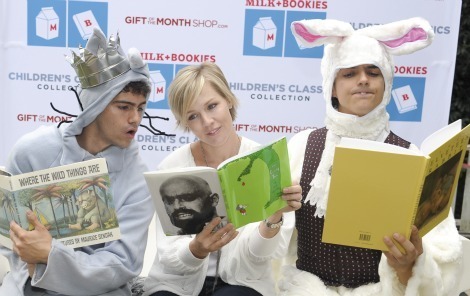 Jennie Garth Reads At The milch + Bookies
