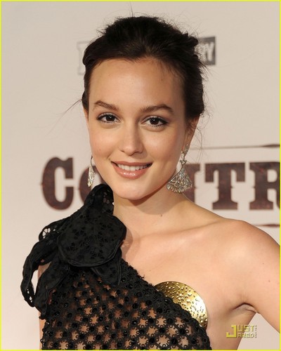  Leighton Meester Premieres 'Country Strong'