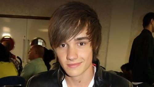  Liam Behind the Scenes :) x