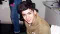 Inresistable Zayn chilling Behind the Scenes (Perfect Smile) :) x - zayn-malik photo