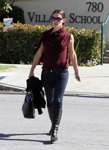 Jen Running Errands in Beverly Hills 11/9/10