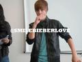 Justin Bieber Eating Ice Cream  - justin-bieber photo