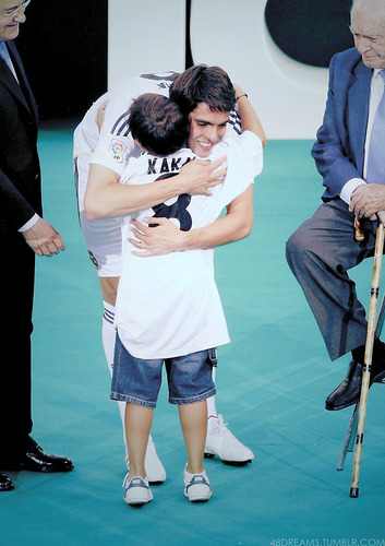  Kaka and a child in real madrid presentacion.