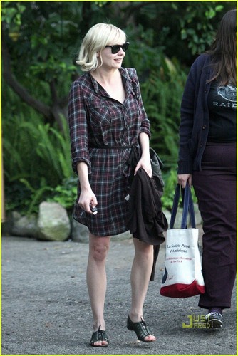  Kirsten Dunst: Sunday makan malam with Mom!