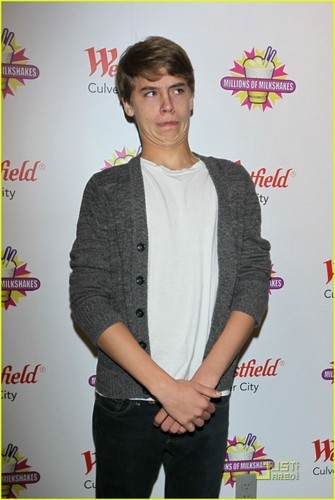  और Dylan and Cole Pics at MOM Event!!