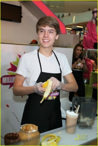  lebih Dylan and Cole Pics at MOM Event!!