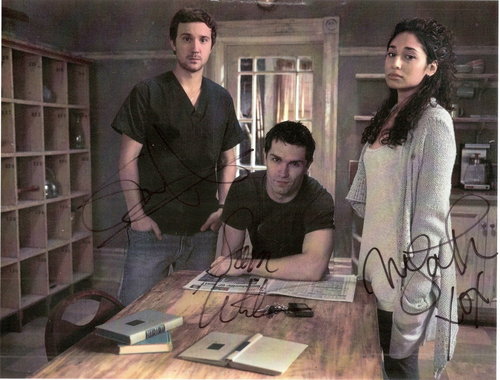  Autographed foto of SyFy's BEING HUMAN Cast!!