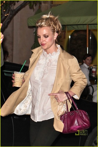  Britney Spears: Calabasas Commons Coffee Cool