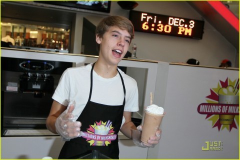  Dylan and Cole আরো Pics At Million Of Shakes!!