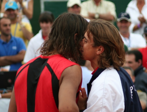  Nadal and Ferrer 키스