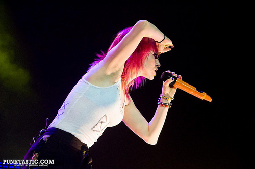  Paramore - 15.11. 2010 - Luân Đôn O2 Arena