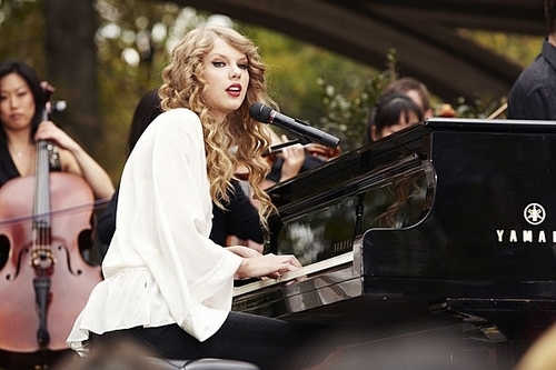  "Taylor Swift: Speak Now" Thanksgiving 音乐会 special