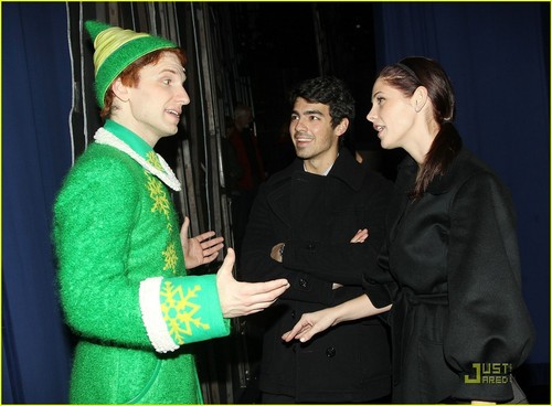  Joe Jonas & Ashley Greene: Elf on Broadway (November 20)