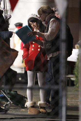  Lea filming Glee in in Pasadena {November 18th 2010}