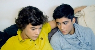  Flirty Harry & Sizzling Hot Zayn Chilling Behind The Scenes (Zayn Owns My Heart) :) x