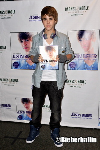 Justin Bieber @ NYC booksigning :)