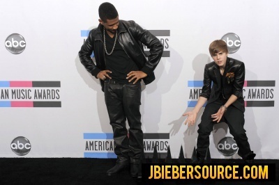 Justin and Usher in th AMA Press Room
