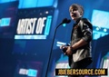Justin recieving awards at the 2010 VMAs - justin-bieber photo