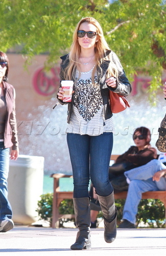  Lindsay Lohan Grabs Coffee In Rancho Mirage