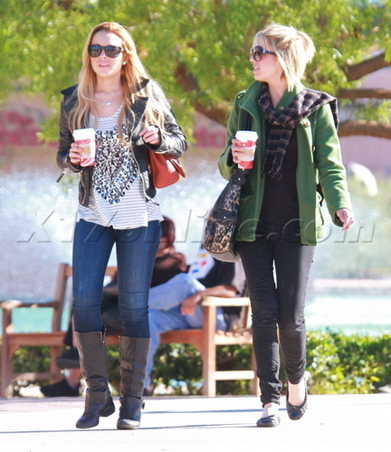  Lindsay Lohan Grabs Coffee In Rancho Mirage