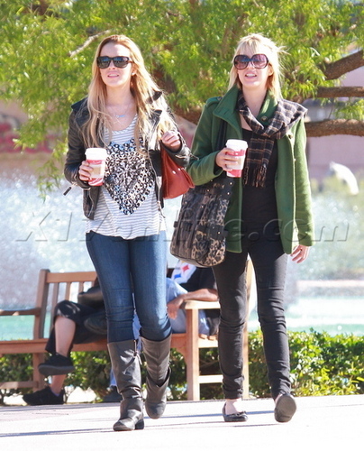Lindsay Lohan Grabs Coffee In Rancho Mirage