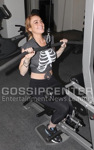  Lindsay Lohan: Thanksgiving Workout Woman