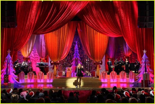  Mariah Carey: Merry Рождество To You!