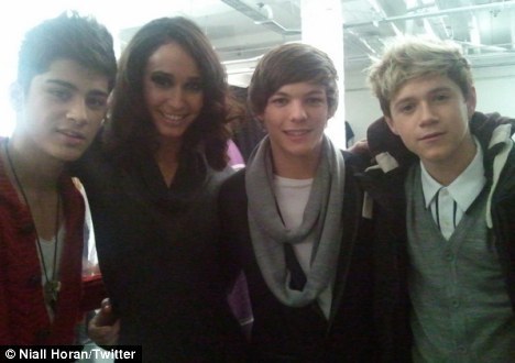  Sizzling Hot Zayn, Funny Louis & Cutie Niall Wiv 1 Of The モデル From The Shoot :) x