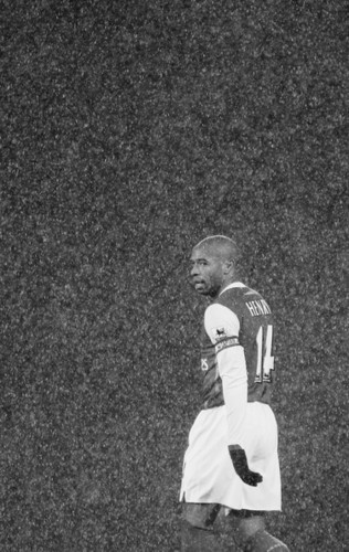  T. Henry playing for Arsenal