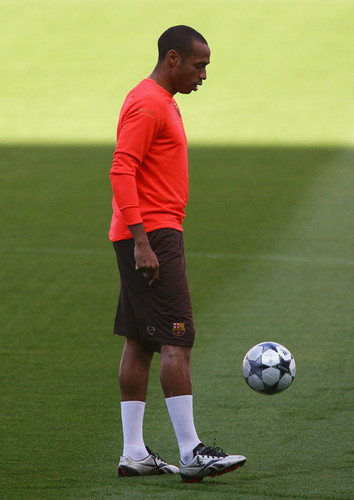  T. Henry playing for Barcelona