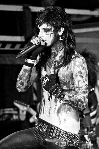  Andy (L)