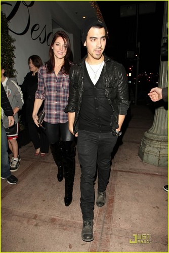 Joe Jonas & Ashley Greene: Beso Dinner Date (November 26)