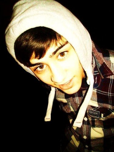 Sizzling Hot Zayn (He Owns My Heart & Always Will) Those Coco Eyes Makes Me Melt :) x
