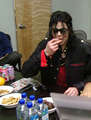 Very rare, MJ eating photo - michael-jackson photo