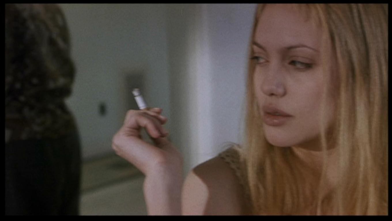 Angelina Jolie Angelina Jolie as Lisa Rowe in &#39;Girl, Interrupted&#39; - Angelina-Jolie-as-Lisa-Rowe-in-Girl-Interrupted-angelina-jolie-17411027-1360-768